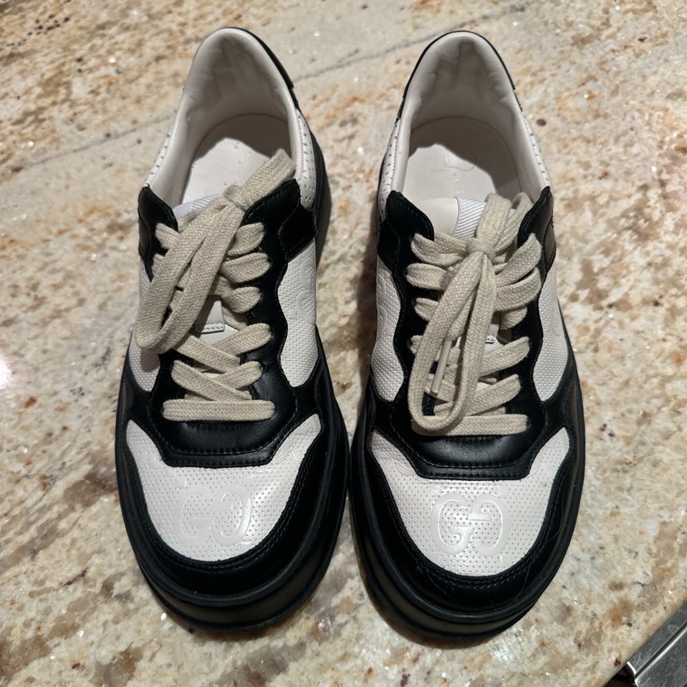 Gucci GG embossed low-top sneakers